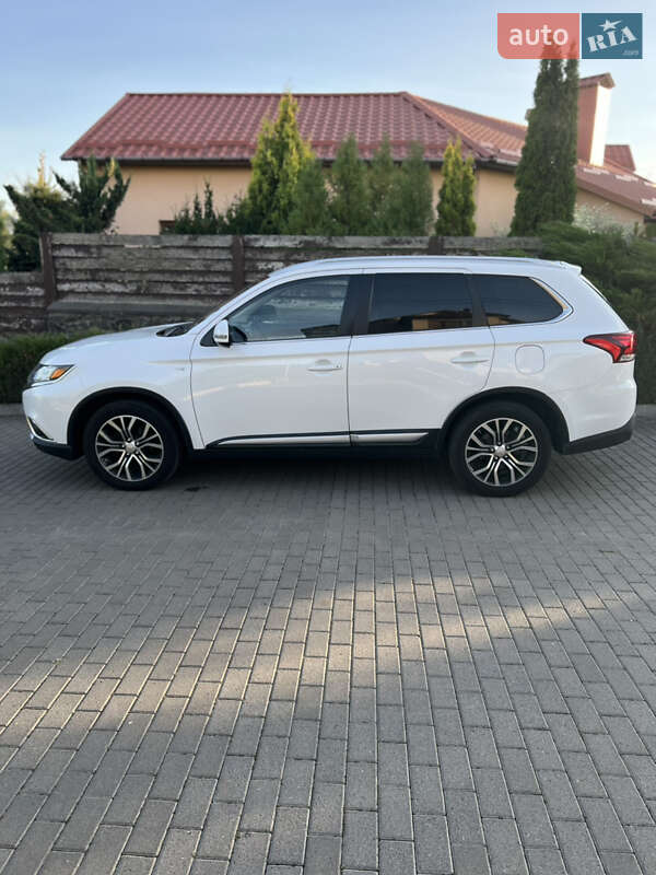 Позашляховик / Кросовер Mitsubishi Outlander 2015 в Хмельницькому