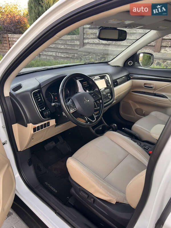 Позашляховик / Кросовер Mitsubishi Outlander 2015 в Хмельницькому