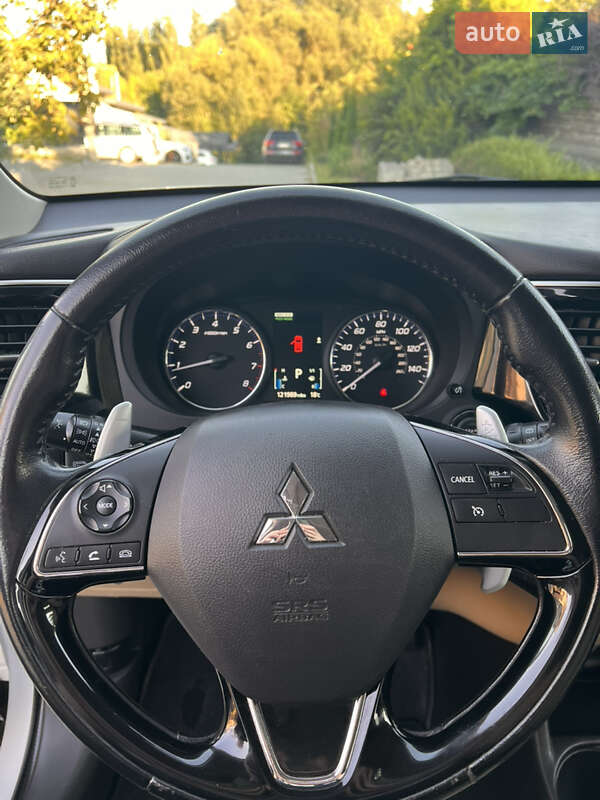 Позашляховик / Кросовер Mitsubishi Outlander 2015 в Хмельницькому