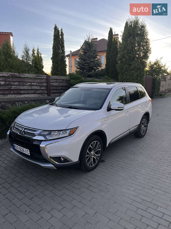Позашляховик / Кросовер Mitsubishi Outlander 2015 в Хмельницькому
