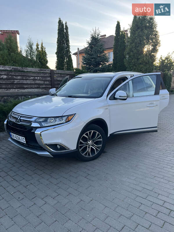 Позашляховик / Кросовер Mitsubishi Outlander 2015 в Хмельницькому