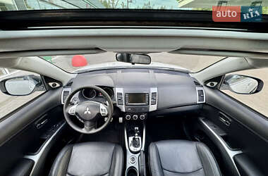Внедорожник / Кроссовер Mitsubishi Outlander 2012 в 