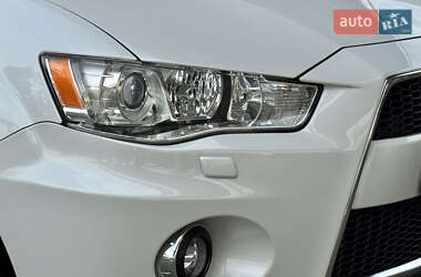 Внедорожник / Кроссовер Mitsubishi Outlander 2012 в 
