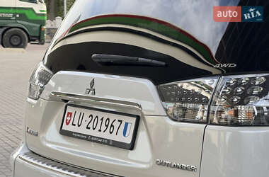 Внедорожник / Кроссовер Mitsubishi Outlander 2012 в 