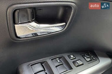Внедорожник / Кроссовер Mitsubishi Outlander 2012 в 