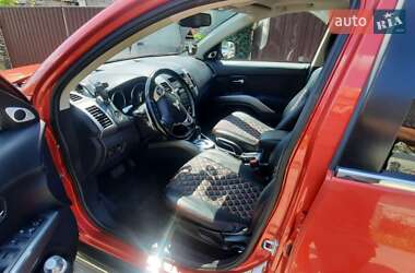 Позашляховик / Кросовер Mitsubishi Outlander 2012 в 