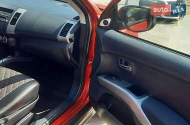 Позашляховик / Кросовер Mitsubishi Outlander 2012 в 
