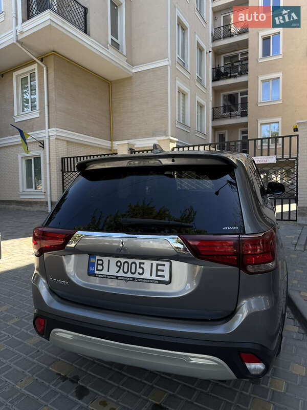 Позашляховик / Кросовер Mitsubishi Outlander 2019 в Одесі