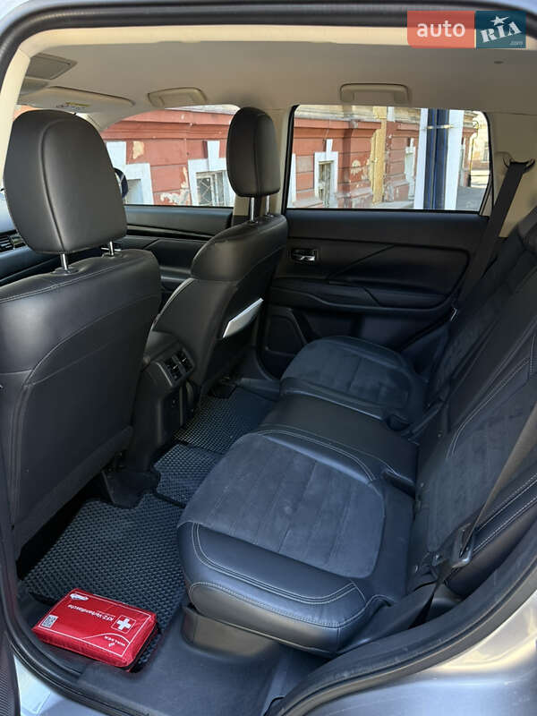 Позашляховик / Кросовер Mitsubishi Outlander 2019 в Одесі