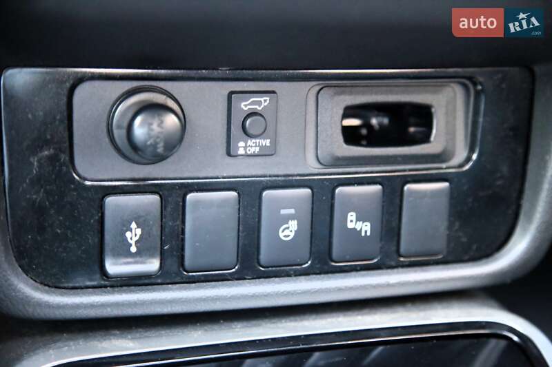 Внедорожник / Кроссовер Mitsubishi Outlander 2018 в Харькове