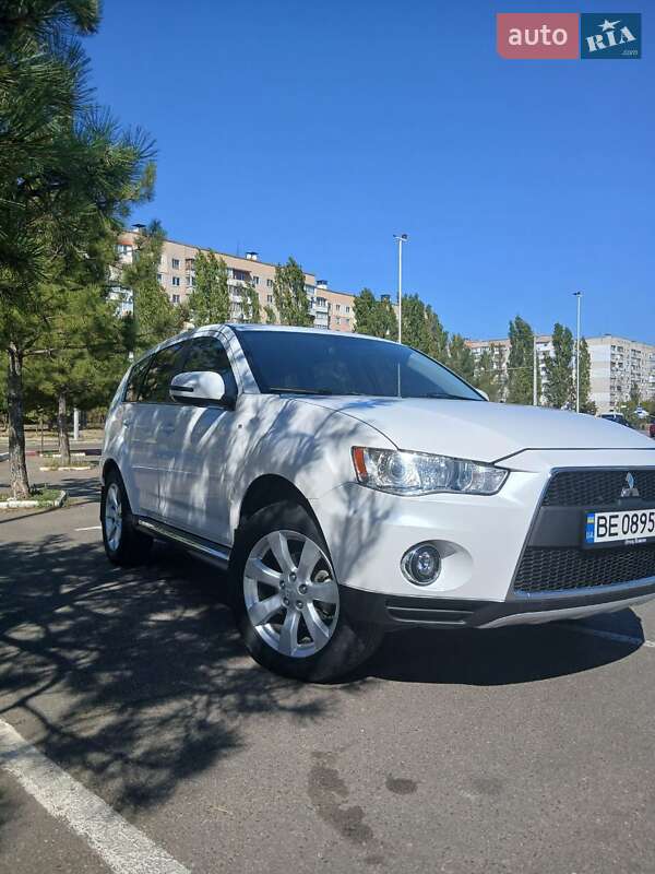 Внедорожник / Кроссовер Mitsubishi Outlander 2010 в Николаеве