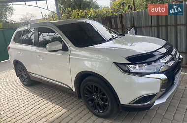Внедорожник / Кроссовер Mitsubishi Outlander 2016 в Кропивницком