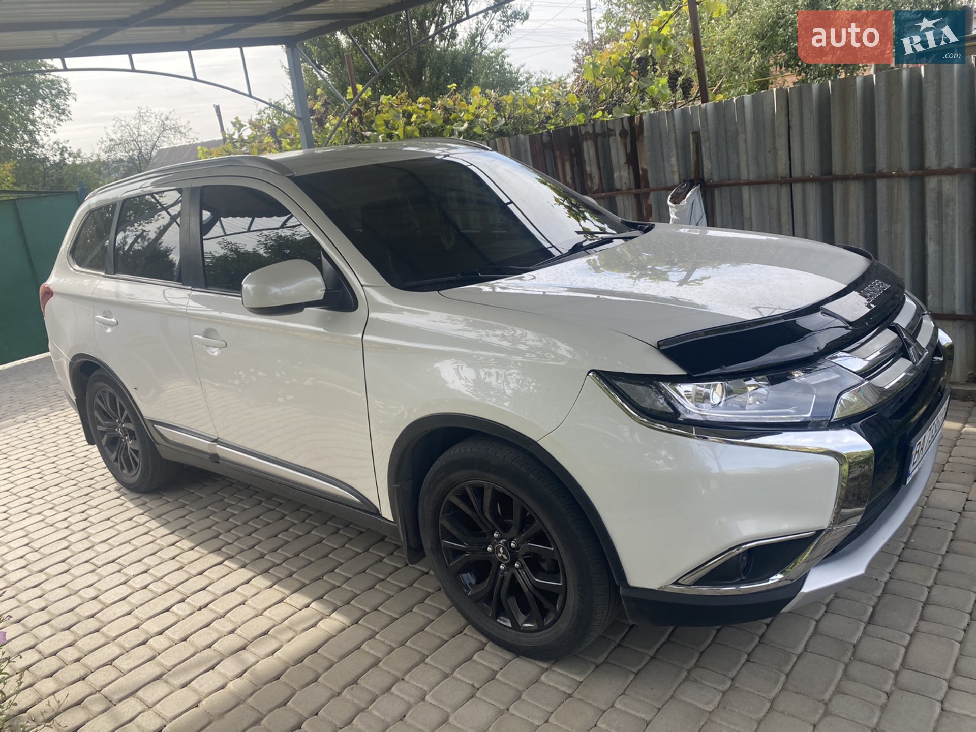 2016 Mitsubishi Outlander - фото 1
