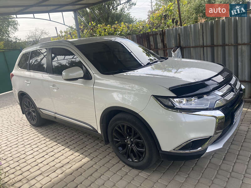 Mitsubishi Outlander 2016