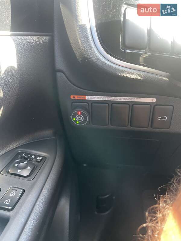 Позашляховик / Кросовер Mitsubishi Outlander 2018 в Києві