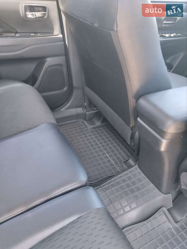 Позашляховик / Кросовер Mitsubishi Outlander 2014 в Житомирі