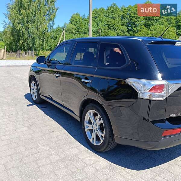 Позашляховик / Кросовер Mitsubishi Outlander 2014 в Житомирі