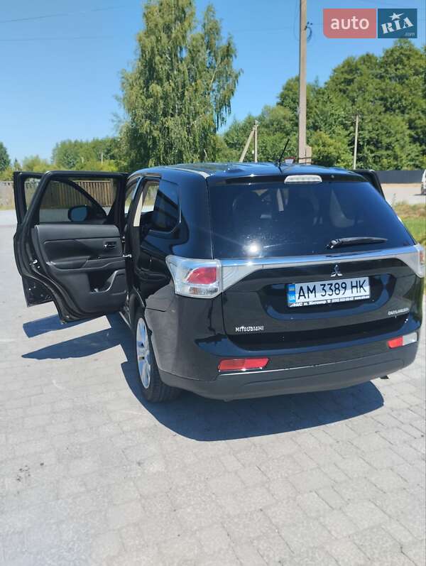 Позашляховик / Кросовер Mitsubishi Outlander 2014 в Житомирі