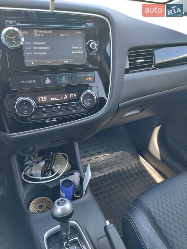 Позашляховик / Кросовер Mitsubishi Outlander 2014 в Житомирі