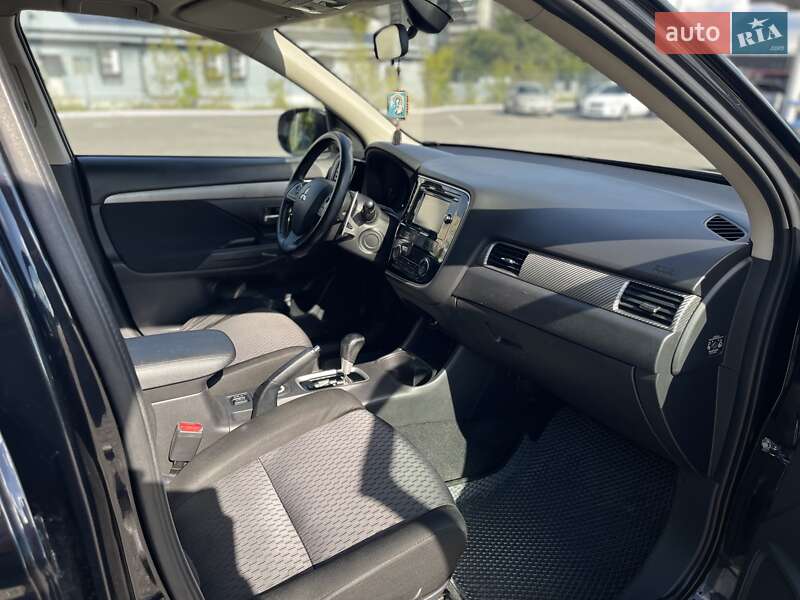 Внедорожник / Кроссовер Mitsubishi Outlander 2013 в Львове фото 15 Внедорожник / Кроссовер Mitsubishi Outlander 2013 в Львове