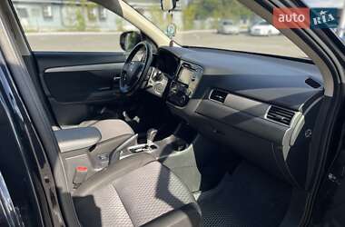 Внедорожник / Кроссовер Mitsubishi Outlander 2013 в 