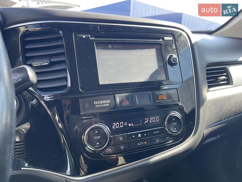 Внедорожник / Кроссовер Mitsubishi Outlander 2013 в Львове фото 23 Внедорожник / Кроссовер Mitsubishi Outlander 2013 в Львове