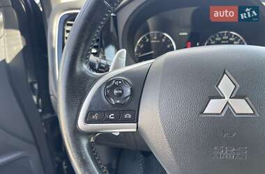 Внедорожник / Кроссовер Mitsubishi Outlander 2013 в 