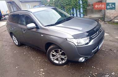 Внедорожник / Кроссовер Mitsubishi Outlander 2012 в 