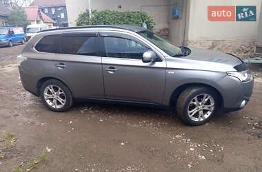 Внедорожник / Кроссовер Mitsubishi Outlander 2012 в 