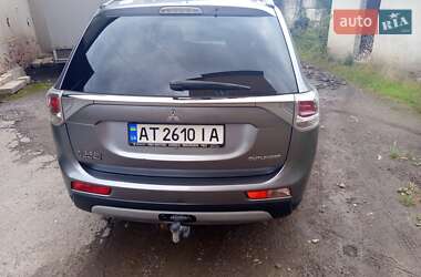 Внедорожник / Кроссовер Mitsubishi Outlander 2012 в 