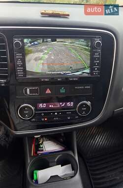 Внедорожник / Кроссовер Mitsubishi Outlander 2012 в 