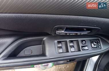 Внедорожник / Кроссовер Mitsubishi Outlander 2012 в 