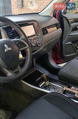 Внедорожник / Кроссовер Mitsubishi Outlander 2018 в 