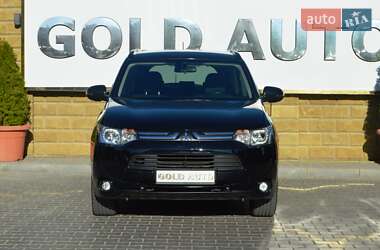 Внедорожник / Кроссовер Mitsubishi Outlander 2013 в 