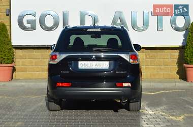 Внедорожник / Кроссовер Mitsubishi Outlander 2013 в 