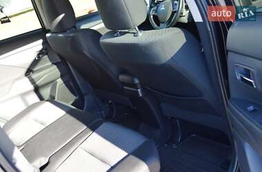 Внедорожник / Кроссовер Mitsubishi Outlander 2013 в 