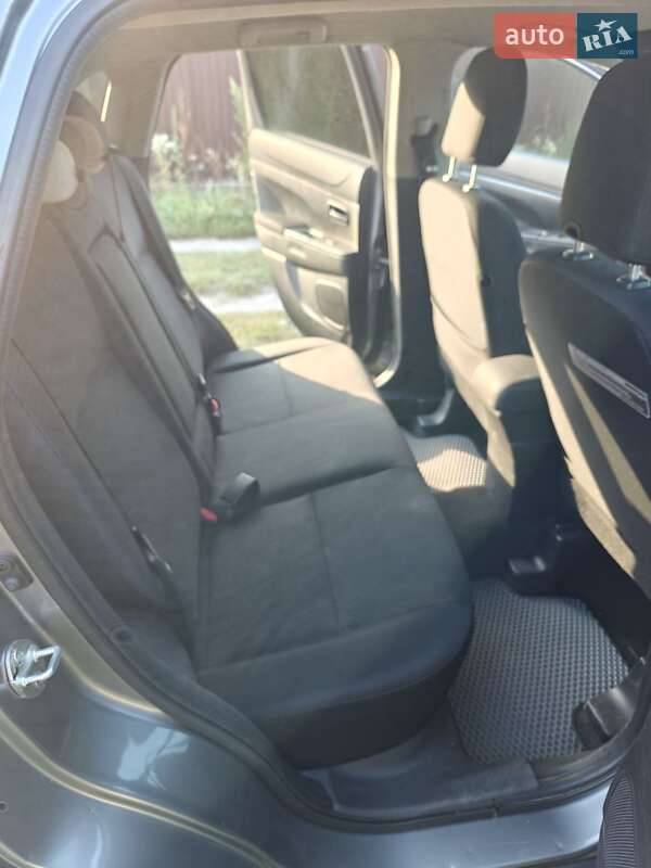 Позашляховик / Кросовер Mitsubishi Outlander 2015 в Києві