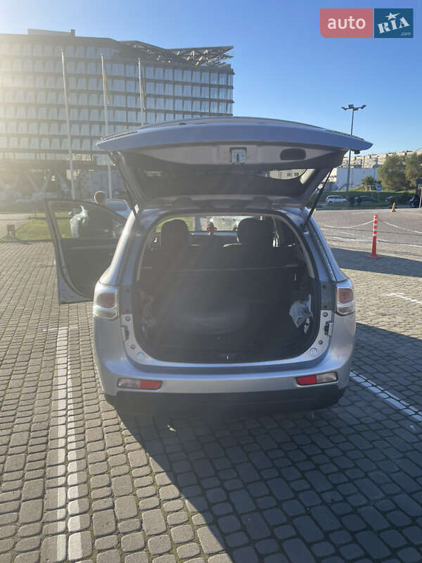 Позашляховик / Кросовер Mitsubishi Outlander 2013 в Львові