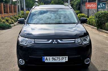 Внедорожник / Кроссовер Mitsubishi Outlander 2013 в 