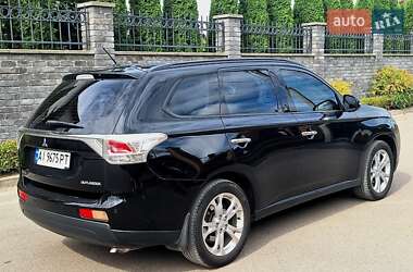Внедорожник / Кроссовер Mitsubishi Outlander 2013 в 