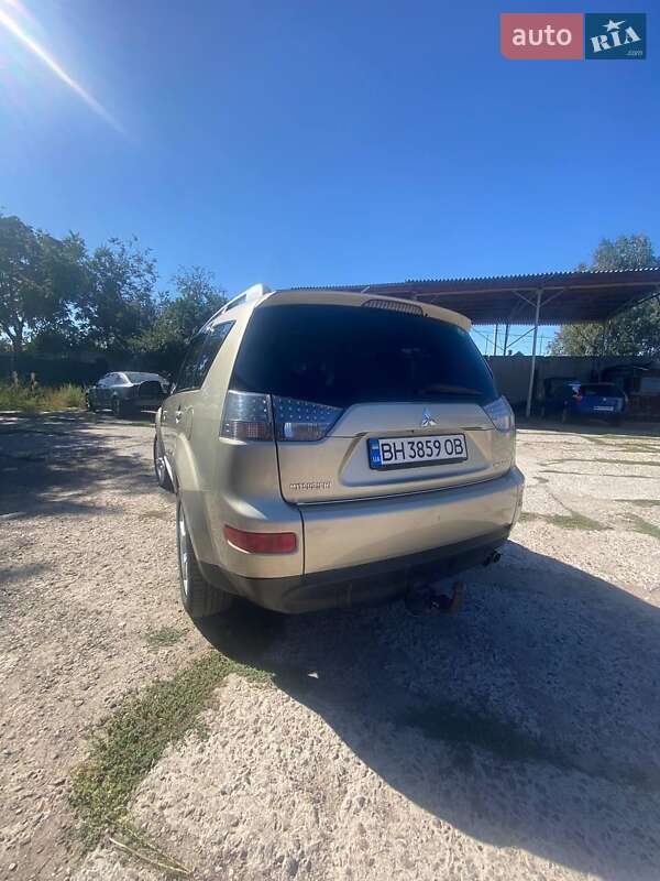 Внедорожник / Кроссовер Mitsubishi Outlander 2007 в 