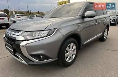 Внедорожник / Кроссовер Mitsubishi Outlander 2021 в 