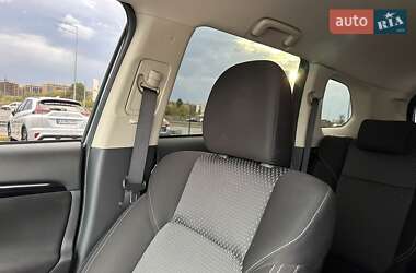 Внедорожник / Кроссовер Mitsubishi Outlander 2021 в 
