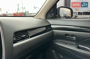 Внедорожник / Кроссовер Mitsubishi Outlander 2021 в 
