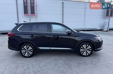 Внедорожник / Кроссовер Mitsubishi Outlander 2018 в 