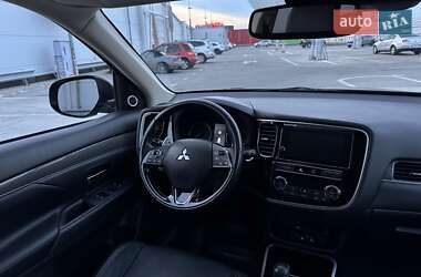 Внедорожник / Кроссовер Mitsubishi Outlander 2018 в 