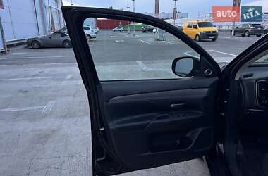 Внедорожник / Кроссовер Mitsubishi Outlander 2018 в 