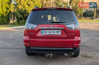 Внедорожник / Кроссовер Mitsubishi Outlander 2010 в 