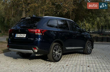 Внедорожник / Кроссовер Mitsubishi Outlander 2018 в 