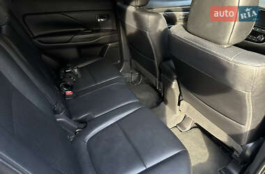Внедорожник / Кроссовер Mitsubishi Outlander 2018 в 